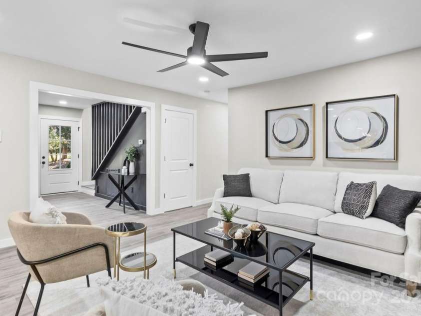 7816 Wallace Lane, Charlotte, NC 28212.  MLS# CAR4241119, YatesRealty ID 15504. 