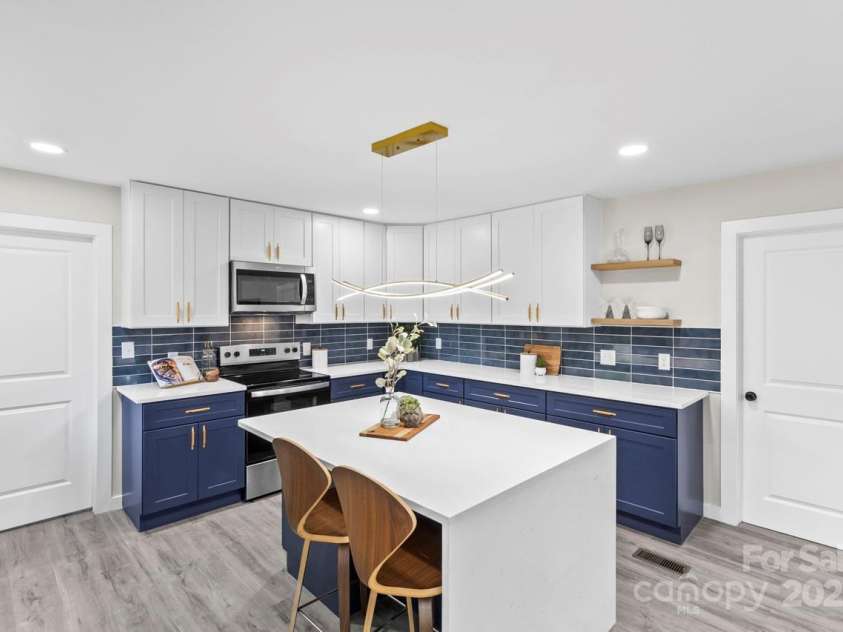 7816 Wallace Lane, Charlotte, NC 28212.  MLS# CAR4241119, YatesRealty ID 15504. 
