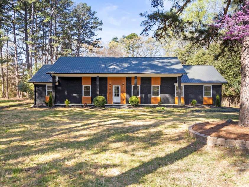 7816 Wallace Lane, Charlotte, NC 28212.  MLS# CAR4241119, YatesRealty ID 15504. 