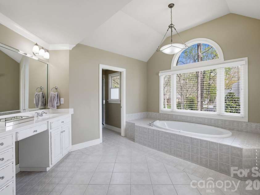 19760 Hagen Knoll Drive, Davidson, NC 28036.  MLS# CAR4364662, YatesRealty ID 15505. 