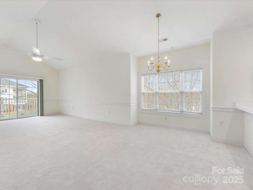 8759 Coralbell Lane, Charlotte, NC 28213.  MLS# CAR4231627, YatesRealty ID 15506. Dining area
