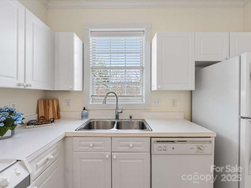 8759 Coralbell Lane, Charlotte, NC 28213.  MLS# CAR4231627, YatesRealty ID 15506. Double sink and modern faucet
