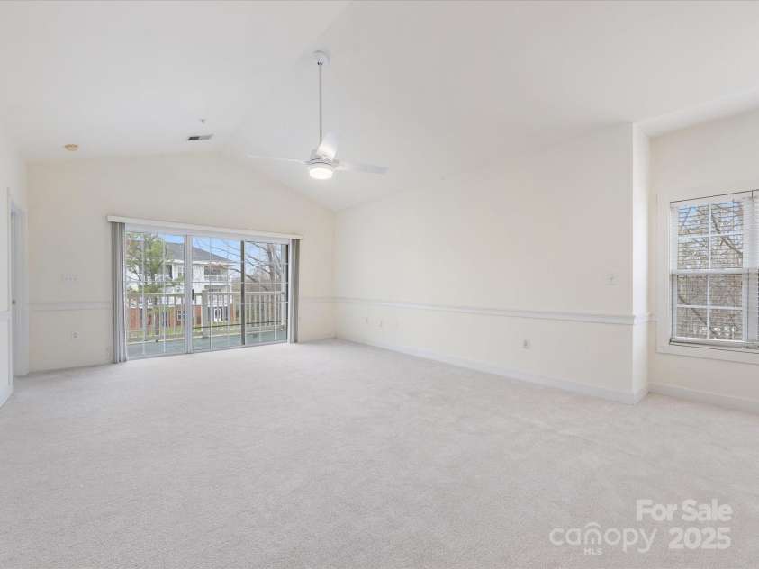 8759 Coralbell Lane, Charlotte, NC 28213.  MLS# CAR4231627, YatesRealty ID 15506. Natural light abounds