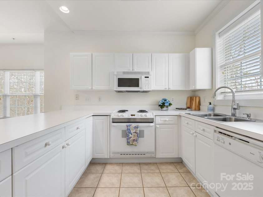 8759 Coralbell Lane, Charlotte, NC 28213.  MLS# CAR4231627, YatesRealty ID 15506. Plenty of cabinet space