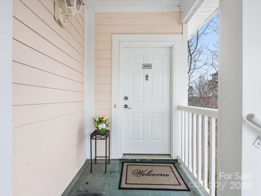 8759 Coralbell Lane, Charlotte, NC 28213.  MLS# CAR4231627, YatesRealty ID 15506. Welcome!