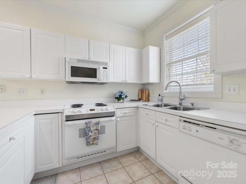 8759 Coralbell Lane, Charlotte, NC 28213.  MLS# CAR4231627, YatesRealty ID 15506. Window brings in much natural light