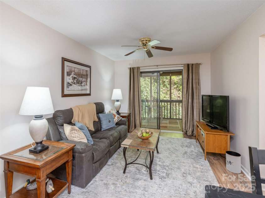 55 Lake Drive, Hendersonville, NC 28739.  MLS# CAR4263236, YatesRealty ID 15507. 