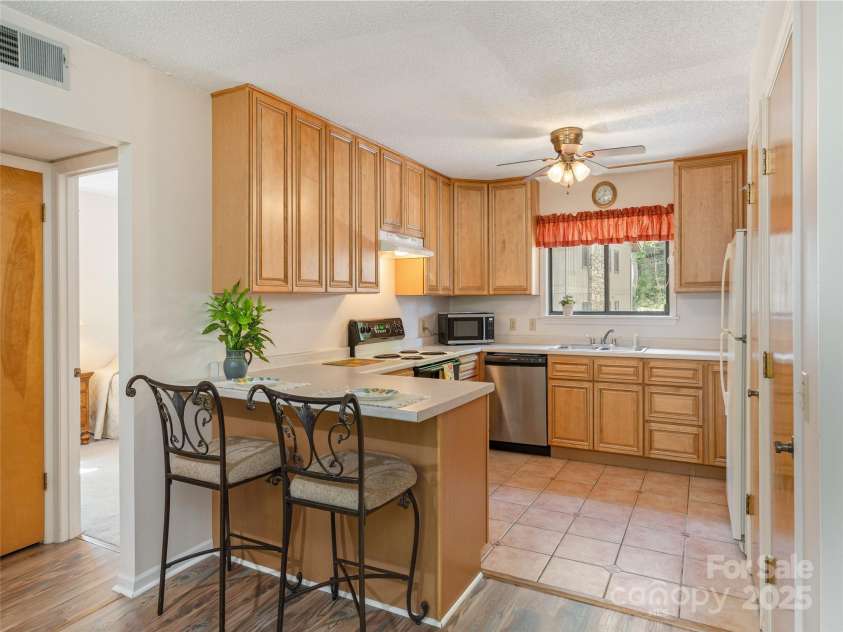 55 Lake Drive, Hendersonville, NC 28739.  MLS# CAR4263236, YatesRealty ID 15507. 