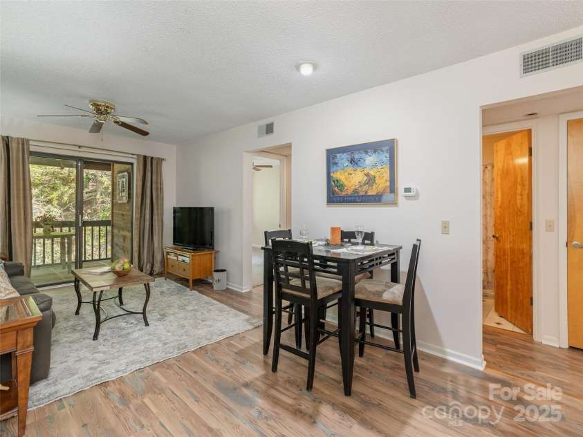 55 Lake Drive, Hendersonville, NC 28739.  MLS# CAR4263236, YatesRealty ID 15507. 