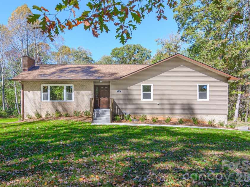 126 Anthony Drive, East Flat Rock, NC 28726.  MLS# CAR4370861, YatesRealty ID 15508. 