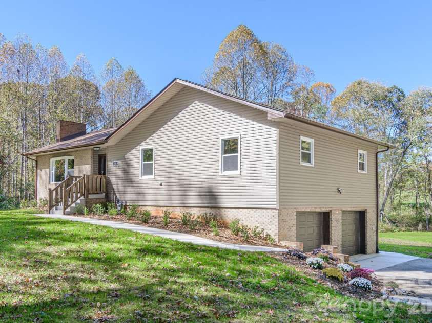 126 Anthony Drive, East Flat Rock, NC 28726.  MLS# CAR4370861, YatesRealty ID 15508. 