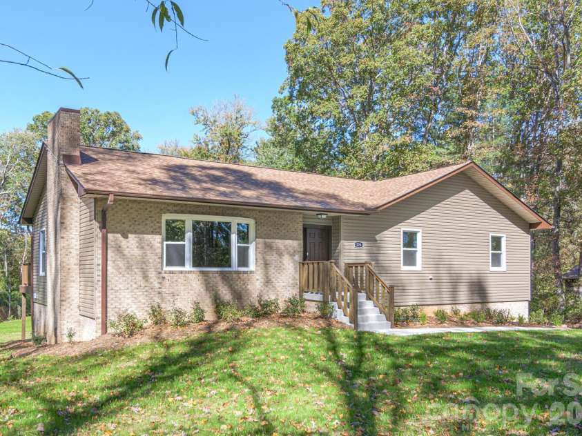 126 Anthony Drive, East Flat Rock, NC 28726.  MLS# CAR4370861, YatesRealty ID 15508. 