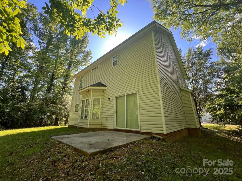 716 Coy Court, Charlotte, NC 28216.  MLS# CAR4257209, YatesRealty ID 15508. 