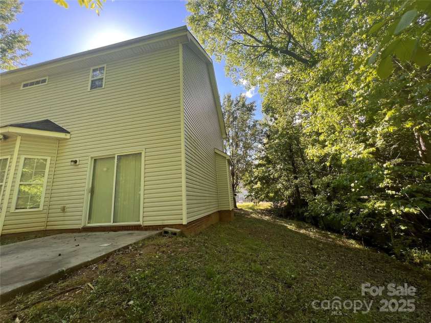 716 Coy Court, Charlotte, NC 28216.  MLS# CAR4257209, YatesRealty ID 15508. 