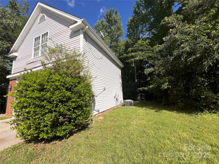 716 Coy Court, Charlotte, NC 28216.  MLS# CAR4257209, YatesRealty ID 15508. 