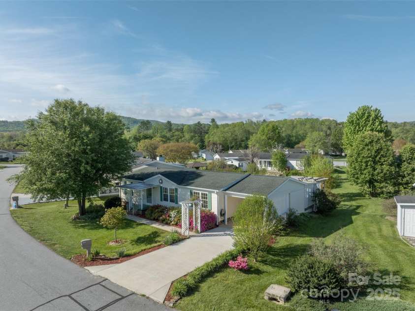 236 White Ash Circle, Hendersonville, NC 28739.  MLS# CAR4253483, YatesRealty ID 15509. 