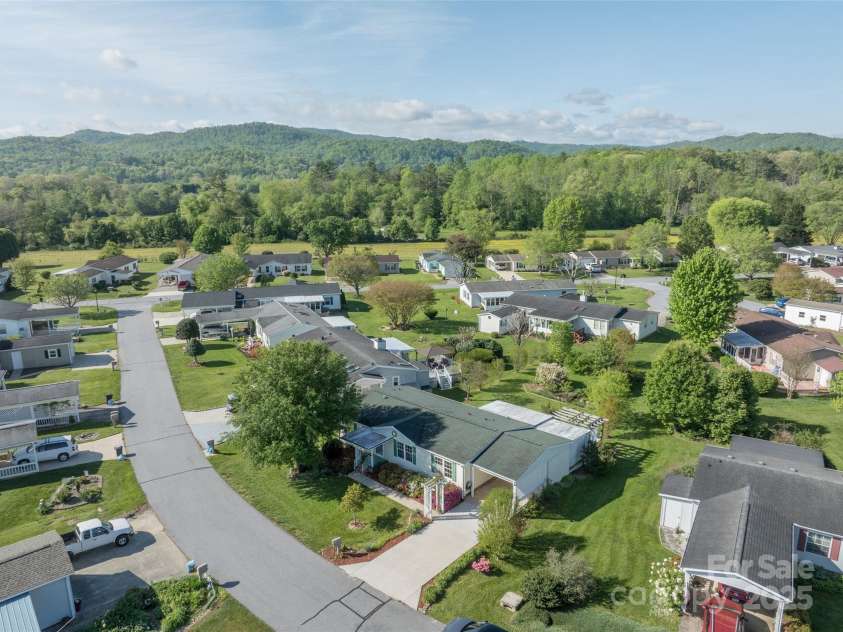 236 White Ash Circle, Hendersonville, NC 28739.  MLS# CAR4253483, YatesRealty ID 15509. 