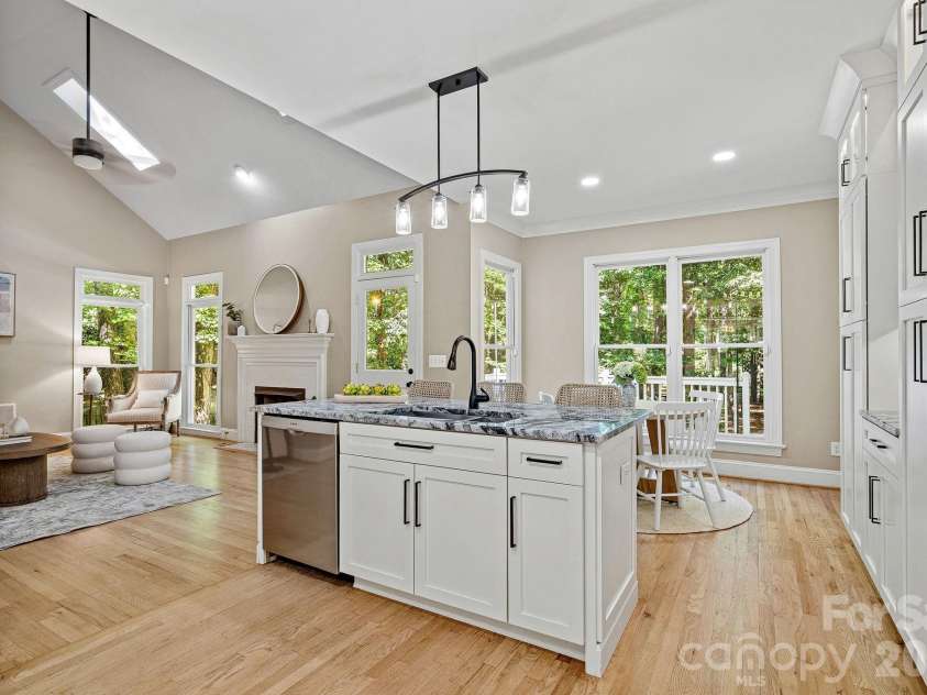 254 Bay Harbour Road, Mooresville, NC 28117.  MLS# CAR4333740, YatesRealty ID 15509. Kitchen