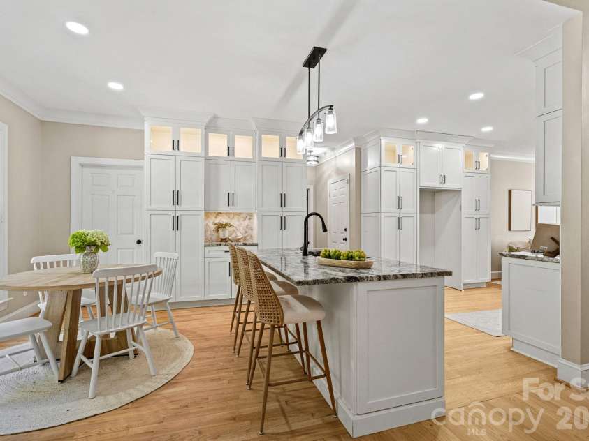 254 Bay Harbour Road, Mooresville, NC 28117.  MLS# CAR4333740, YatesRealty ID 15509. Kitchen dining area