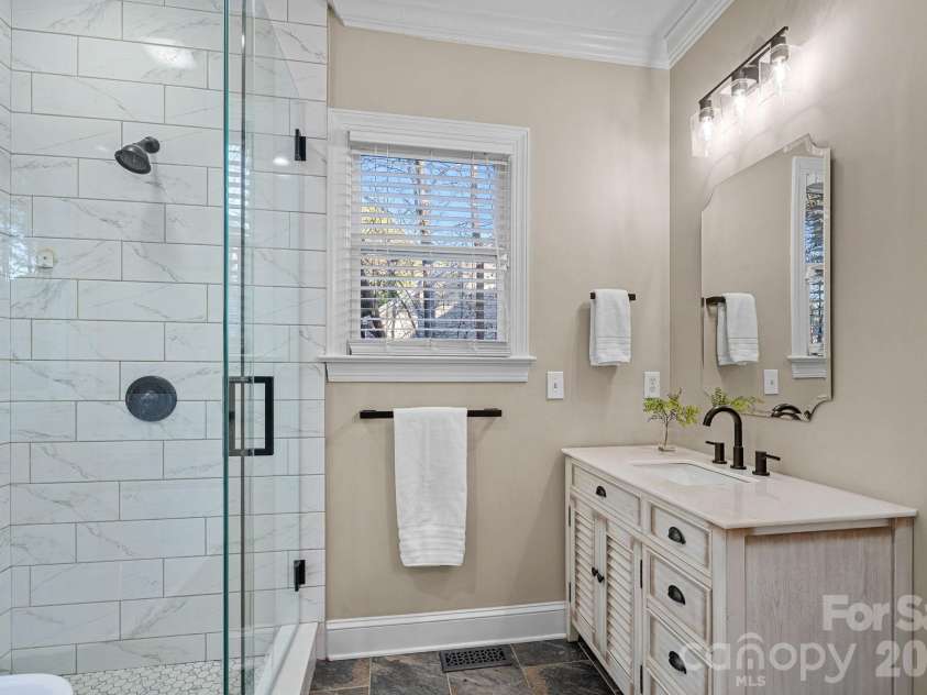 254 Bay Harbour Road, Mooresville, NC 28117.  MLS# CAR4333740, YatesRealty ID 15509. Primary bath