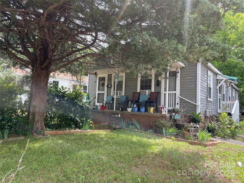 416 Skyland Avenue, Charlotte, NC 28205.  MLS# CAR4262725, YatesRealty ID 15511. 420/422 Skyland Ave