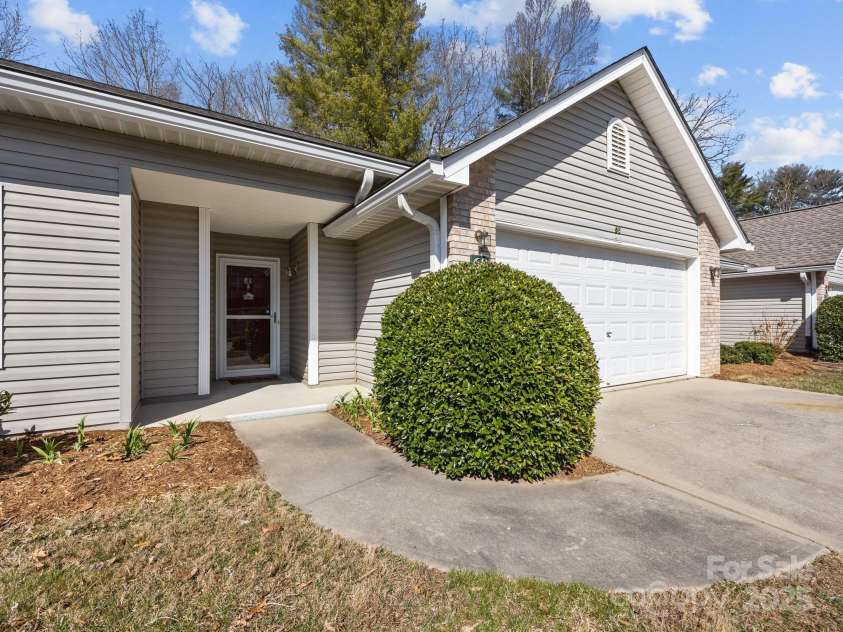 68 Wiltshire Circle, Fletcher, NC 28732.  MLS# CAR4231564, YatesRealty ID 15512. 