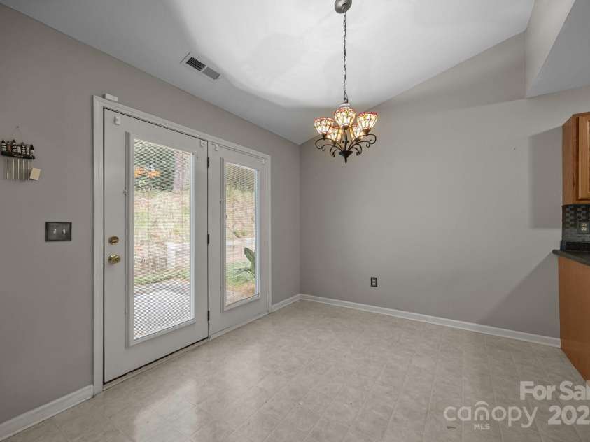 68 Wiltshire Circle, Fletcher, NC 28732.  MLS# CAR4231564, YatesRealty ID 15512. 