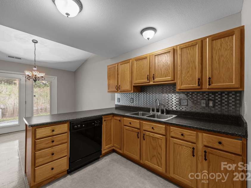 68 Wiltshire Circle, Fletcher, NC 28732.  MLS# CAR4231564, YatesRealty ID 15512. 