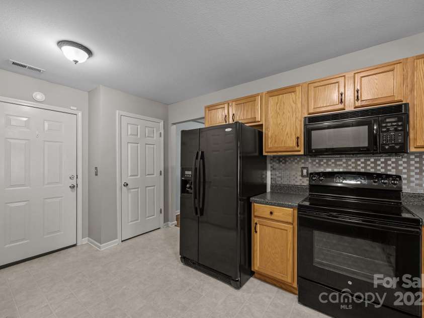 68 Wiltshire Circle, Fletcher, NC 28732.  MLS# CAR4231564, YatesRealty ID 15512. 
