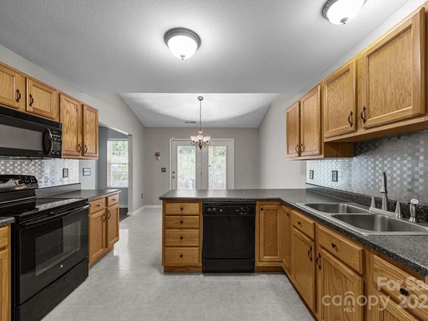 68 Wiltshire Circle, Fletcher, NC 28732.  MLS# CAR4231564, YatesRealty ID 15512. 