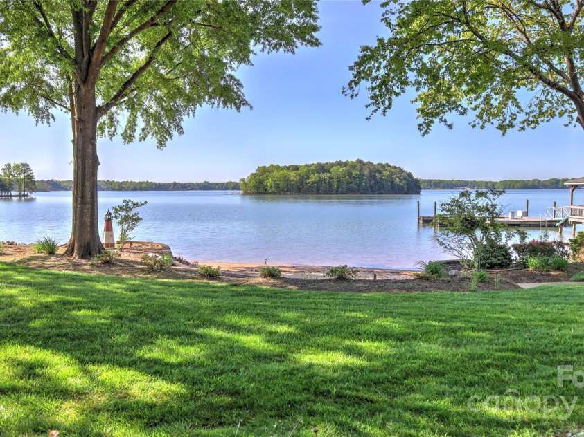 495 Bay Harbour Road, Mooresville, NC 28117.  MLS# CAR4256426, YatesRealty ID 15514. 