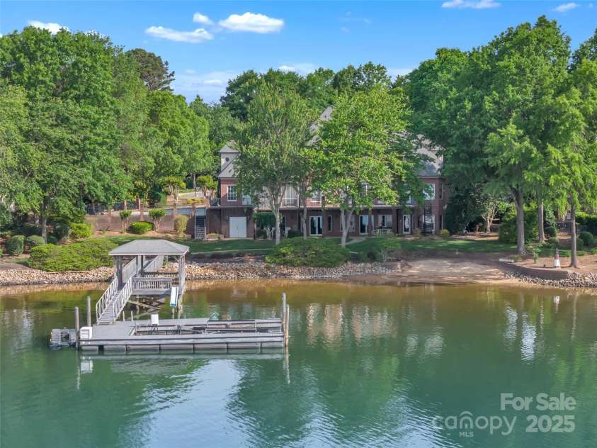 495 Bay Harbour Road, Mooresville, NC 28117.  MLS# CAR4256426, YatesRealty ID 15514. 