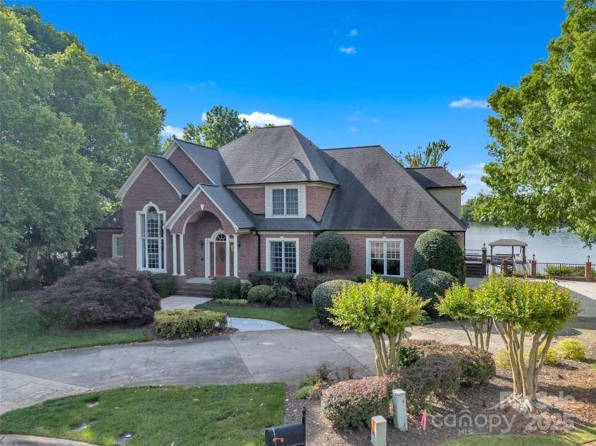 495 Bay Harbour Road, Mooresville, NC 28117.  MLS# CAR4256426, YatesRealty ID 15514. 