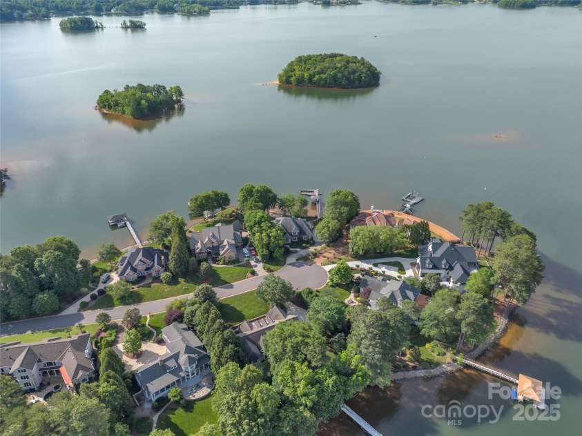495 Bay Harbour Road, Mooresville, NC 28117.  MLS# CAR4256426, YatesRealty ID 15514. 