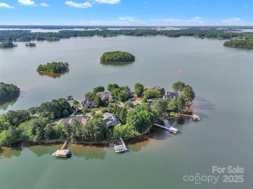 495 Bay Harbour Road, Mooresville, NC 28117.  MLS# CAR4256426, YatesRealty ID 15514. 