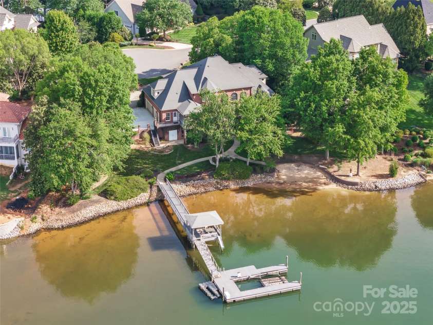 495 Bay Harbour Road, Mooresville, NC 28117.  MLS# CAR4256426, YatesRealty ID 15514. 