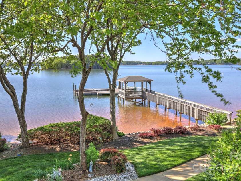 495 Bay Harbour Road, Mooresville, NC 28117.  MLS# CAR4256426, YatesRealty ID 15514. 