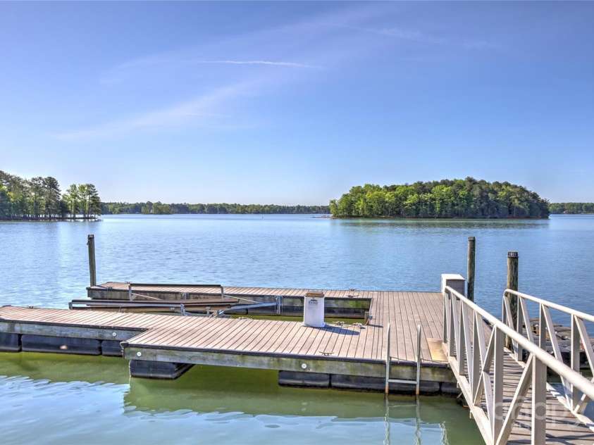 495 Bay Harbour Road, Mooresville, NC 28117.  MLS# CAR4256426, YatesRealty ID 15514. 