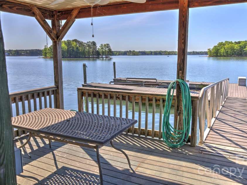 495 Bay Harbour Road, Mooresville, NC 28117.  MLS# CAR4256426, YatesRealty ID 15514. 