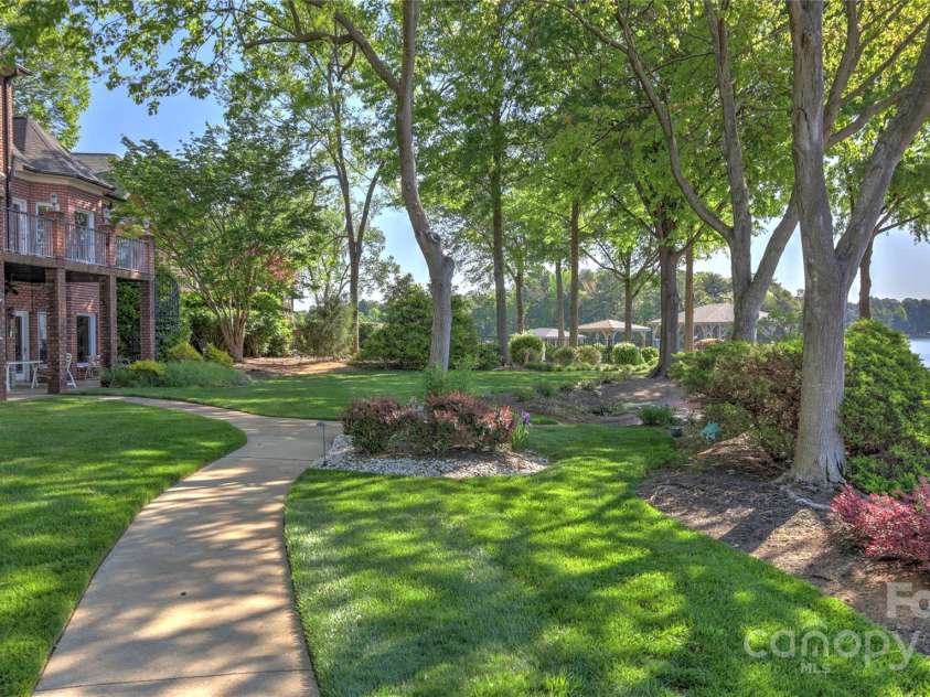 495 Bay Harbour Road, Mooresville, NC 28117.  MLS# CAR4256426, YatesRealty ID 15514. 