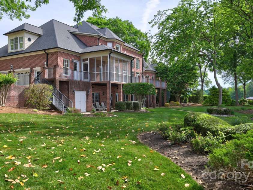 495 Bay Harbour Road, Mooresville, NC 28117.  MLS# CAR4256426, YatesRealty ID 15514. 