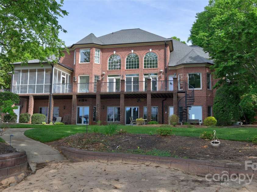 495 Bay Harbour Road, Mooresville, NC 28117.  MLS# CAR4256426, YatesRealty ID 15514. 