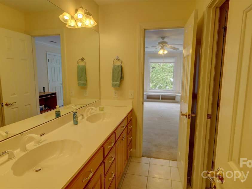 495 Bay Harbour Road, Mooresville, NC 28117.  MLS# CAR4256426, YatesRealty ID 15514. Jack n Jill Bath