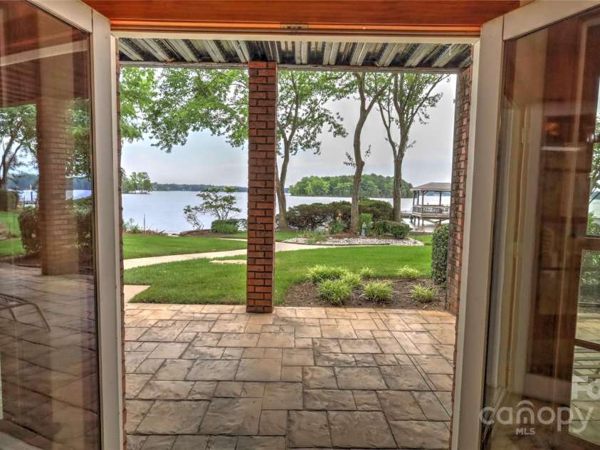 495 Bay Harbour Road, Mooresville, NC 28117.  MLS# CAR4256426, YatesRealty ID 15514. Spa room with waterviews