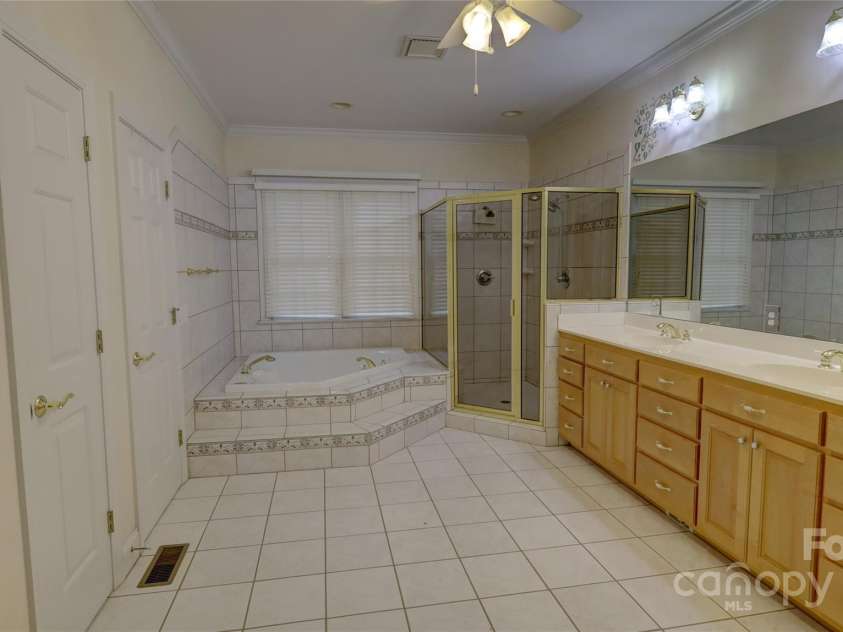 495 Bay Harbour Road, Mooresville, NC 28117.  MLS# CAR4256426, YatesRealty ID 15514. Spacious primary bathroom with two walk in closests, and separate water closet