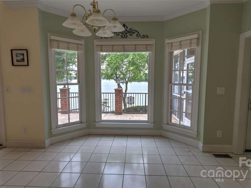 495 Bay Harbour Road, Mooresville, NC 28117.  MLS# CAR4256426, YatesRealty ID 15514. Waterview breakfast nook