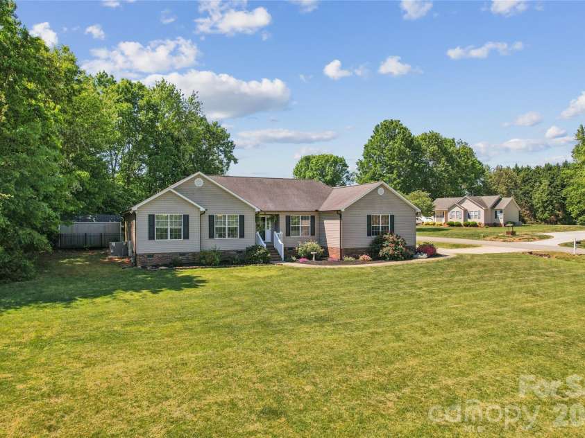 311 Random Drive, Salisbury, NC 28147.  MLS# CAR4371342, YatesRealty ID 15515. 