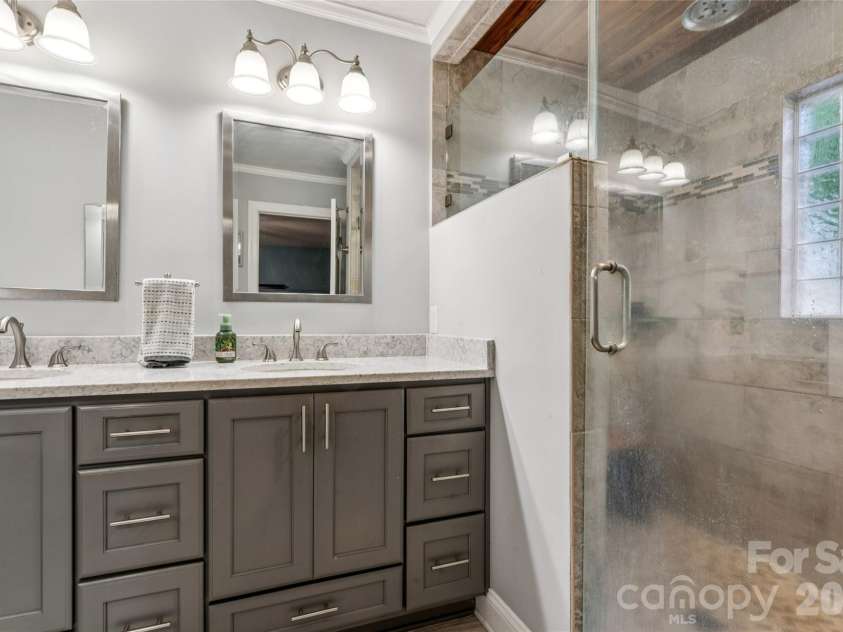 311 Random Drive, Salisbury, NC 28147.  MLS# CAR4371342, YatesRealty ID 15515. Primary bath