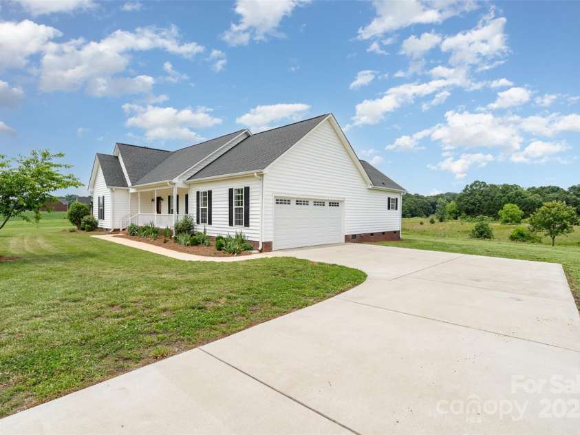 6201 New Hope Church Road, Marshville, NC 28103.  MLS# CAR4260648, YatesRealty ID 15515. 