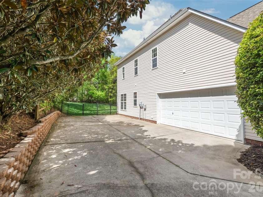 11631 Baystone Place, Concord, NC 28025.  MLS# CAR4367034, YatesRealty ID 15516. 